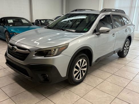 Used 2020 Subaru Outback Premium image 3