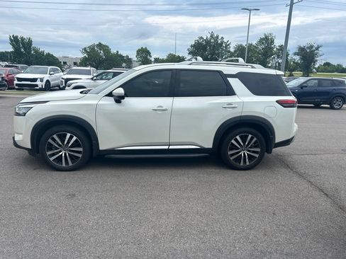 Used 2024 Nissan Pathfinder Platinum w/ Lighting Package (N93) AWD/4WD image 2