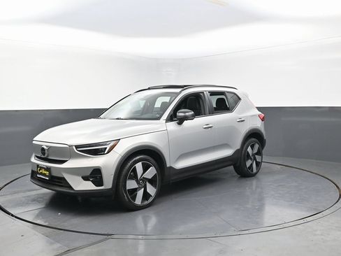 Used 2023 Volvo XC40 Recharge Ultimate w/ Protection Package Premier image 5