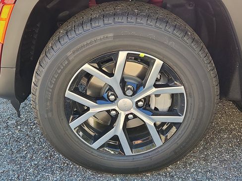 New 2025 Jeep Grand Cherokee Limited image 5