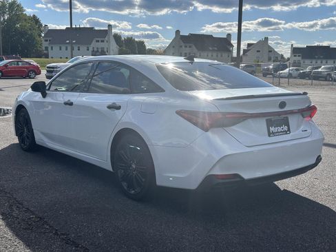 Used 2022 Toyota Avalon XSE image 5