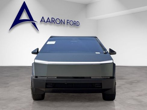 Used 2024 Tesla Cybertruck AWD Crew Cab image 9