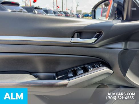 Used 2024 Nissan Altima 2.5 SR FWD image 11