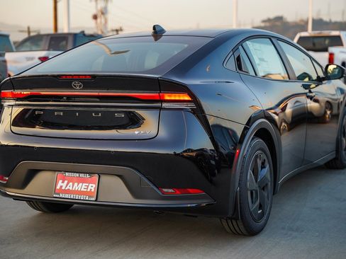 New 2026 Toyota Prius LE image 11