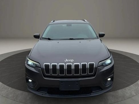 Used 2019 Jeep Cherokee Latitude Plus w/ Comfort/Convenience Group FWD image 4