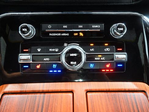 Used 2020 Lincoln Navigator Reserve w/ Luxury Package AWD/4WD image 20