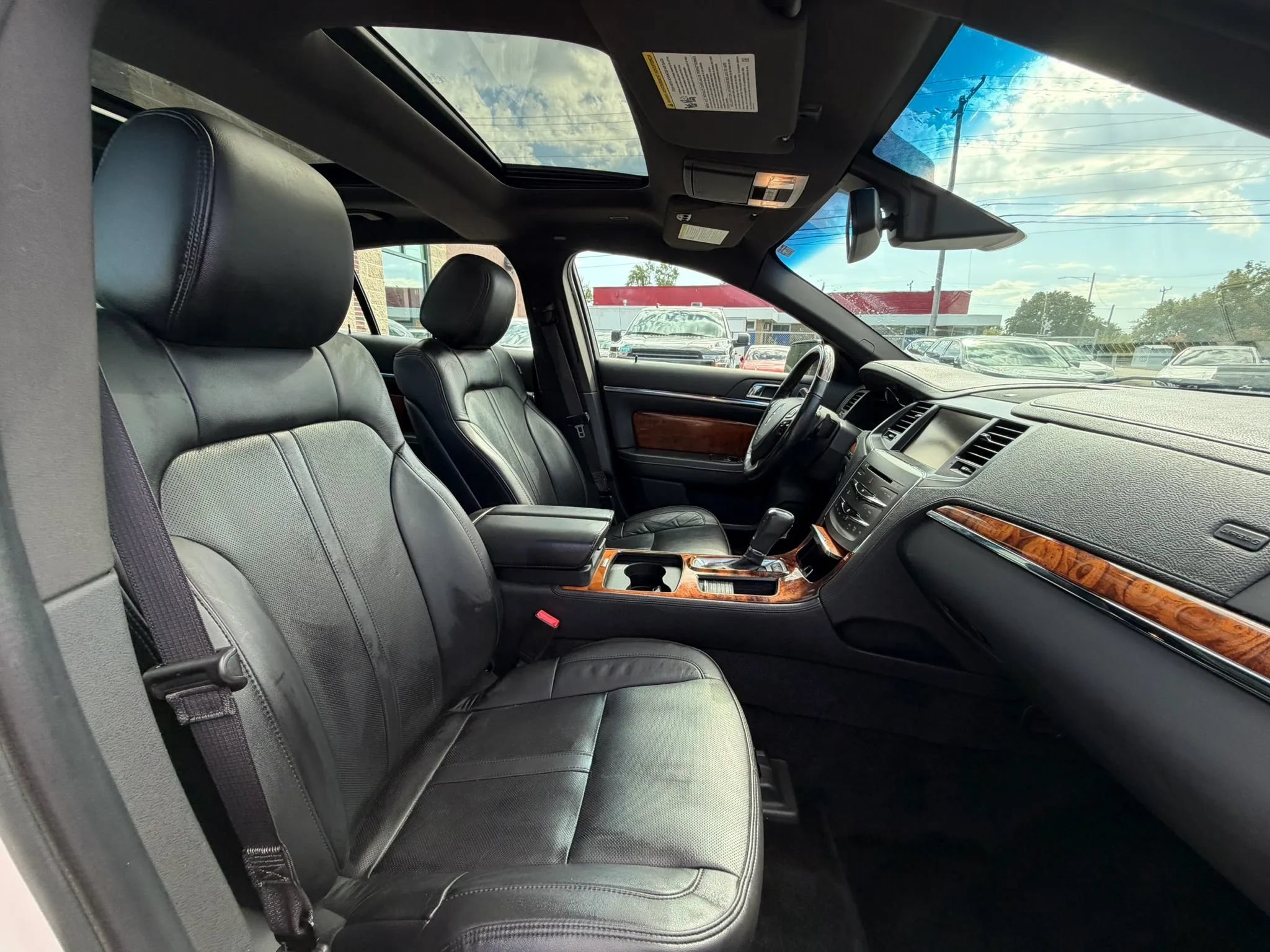 Used 2013 Lincoln MKS AWD image 23