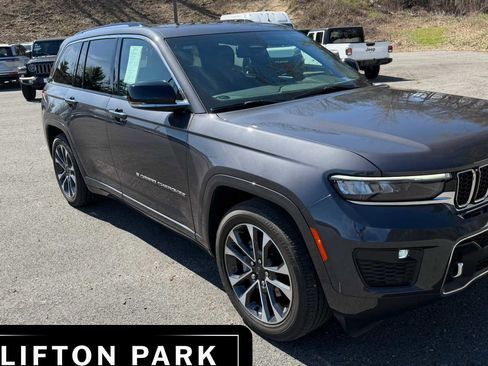 Used 2022 Jeep Grand Cherokee Overland w/ Luxury Tech Group IV image 3