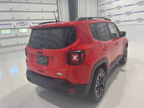 Used 2023 Jeep Renegade Latitude AWD/4WD image 7