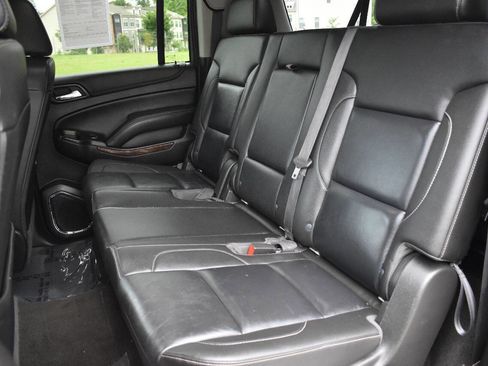 Used 2018 Chevrolet Suburban LT image 15