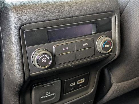 Used 2023 GMC Acadia SLE w/ Driver Convenience Package image 17