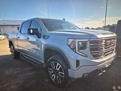 Used 2024 GMC Sierra 1500 AT4 w/ Technology Package AWD/4WD image 3