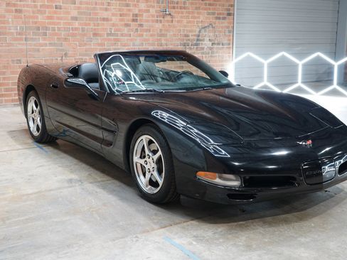 Used 2004 Chevrolet Corvette Convertible w/ Preferred Equipment Group image 2