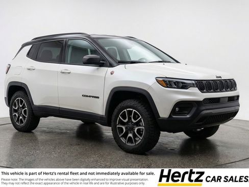 Used 2025 Jeep Compass Trailhawk AWD/4WD image 1