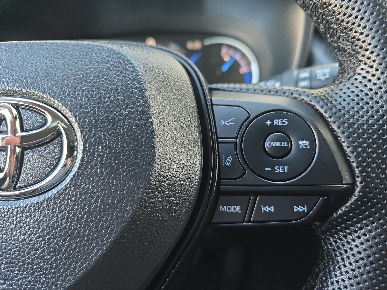 Used 2025 Toyota RAV4 XLE AWD/4WD image 20