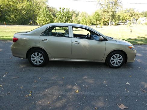 Used 2012 Toyota Corolla LE image 4