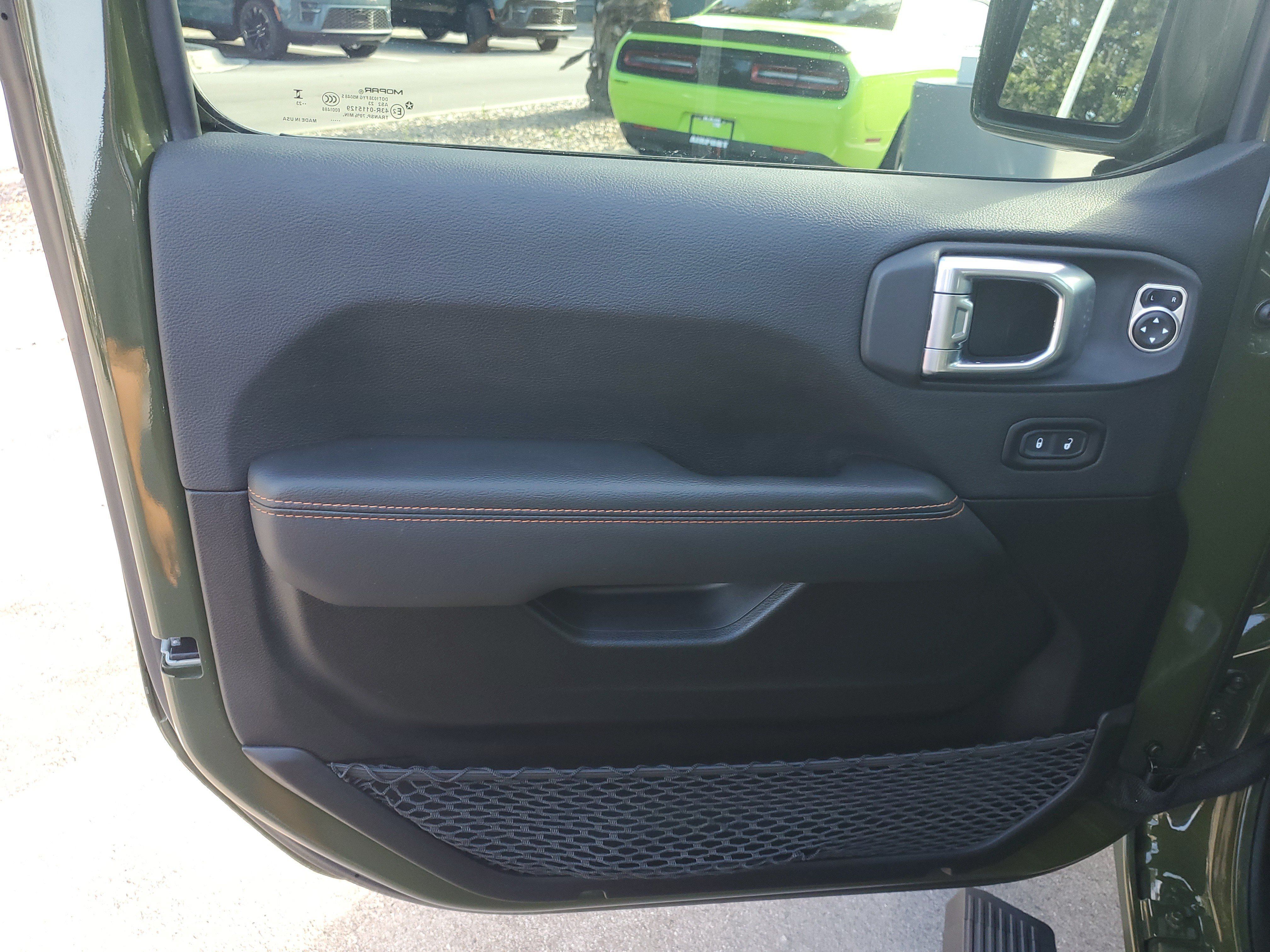 Used 2023 Jeep Gladiator Mojave w/ LED Lighting Group AWD/4WD image 11