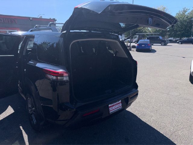 Used 2022 Nissan Pathfinder SV FWD image 11