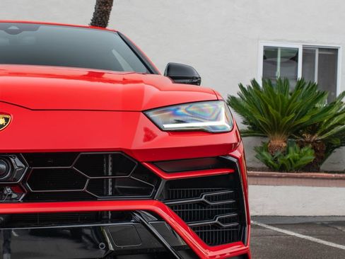 Used 2022 Lamborghini Urus AWD/4WD image 37