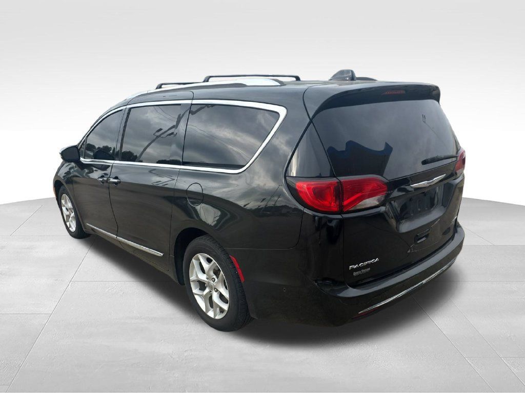 Used 2020 Chrysler Pacifica Limited w/ Advanced Safetytec Group FWD image 3