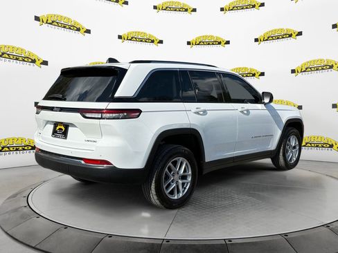 Used 2023 Jeep Grand Cherokee Laredo image 5