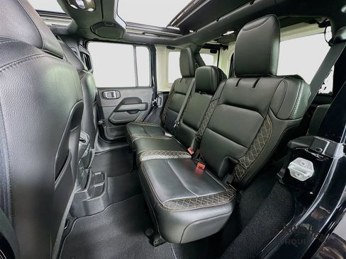 Used 2020 Jeep Wrangler Unlimited Sahara image 27