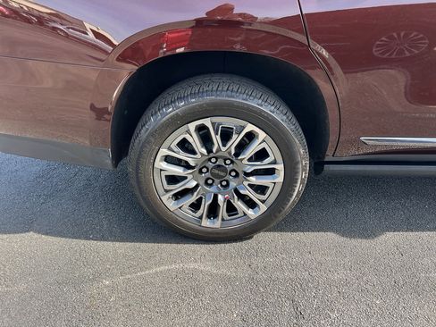 Used 2023 GMC Yukon Denali Ultimate image 10