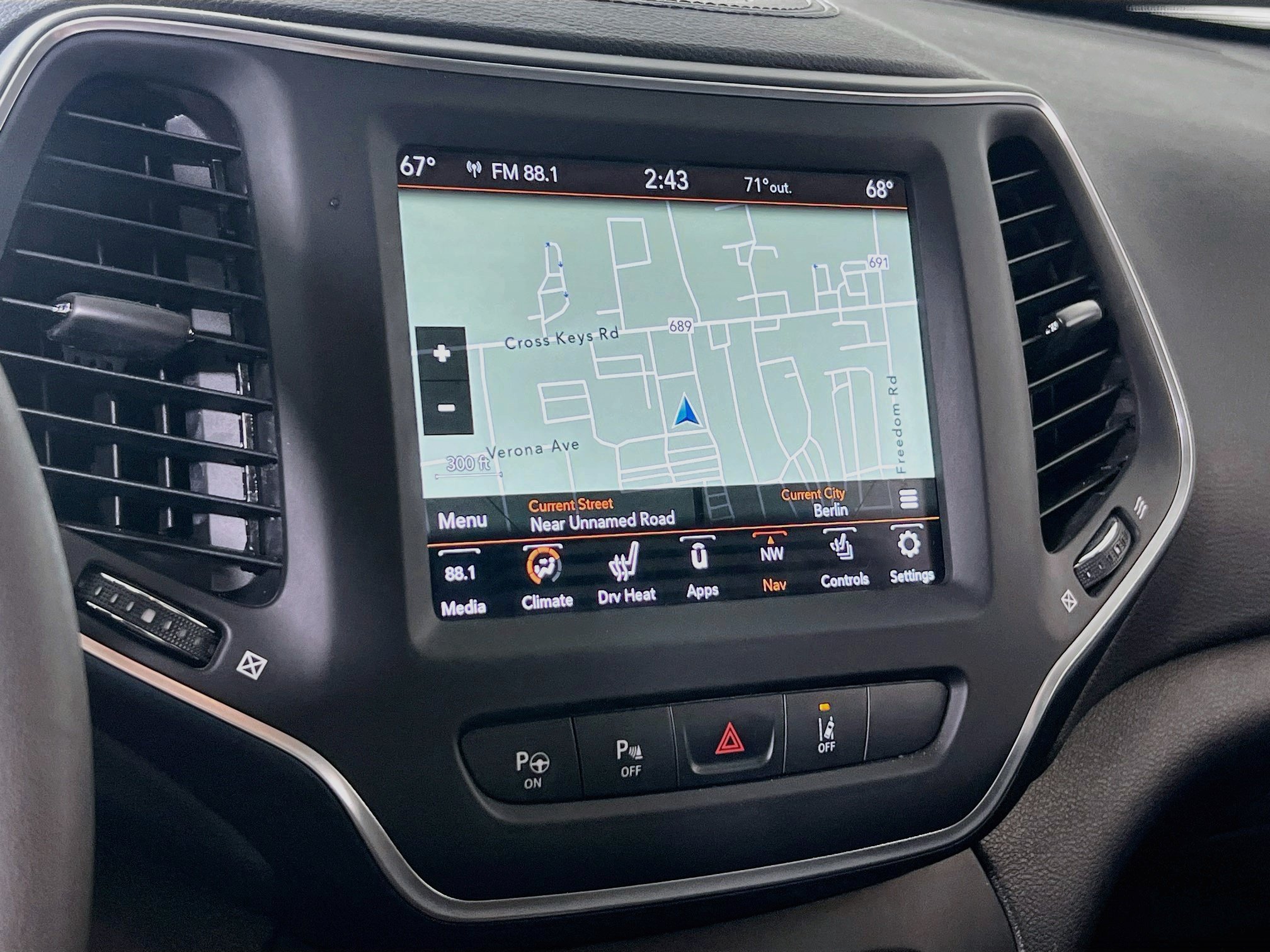 Used 2023 Jeep Cherokee Altitude Lux w/ Lux Elite Package AWD/4WD image 13