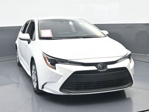 Used 2023 Toyota Corolla LE FWD image 9