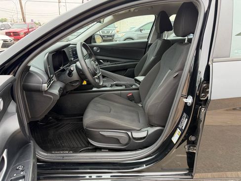 Used 2023 Hyundai Elantra SE FWD image 9