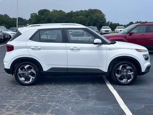 Used 2026 Hyundai Venue SEL FWD image 2