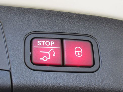 Certified 2023 Mercedes-Benz GLA 250 4MATIC w/ Premium Package image 23