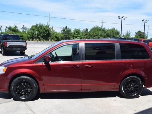 Used 2019 Dodge Grand Caravan SXT FWD image 6