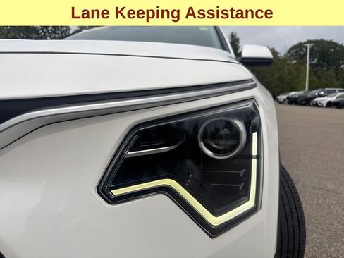 Used 2023 Kia Niro LX image 5