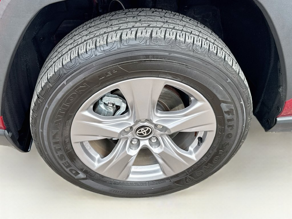 Used 2025 Toyota RAV4 XLE AWD/4WD image 37
