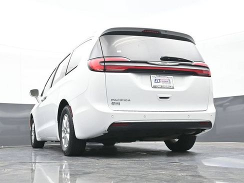 Used 2022 Chrysler Pacifica Touring-L FWD image 45