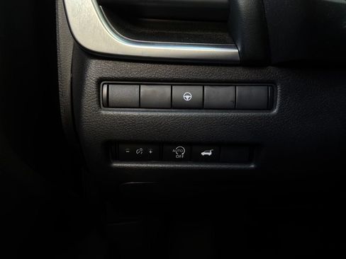 Used 2025 Nissan Rogue SV FWD image 24