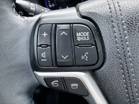 Used 2015 Toyota Highlander Plus FWD image 21