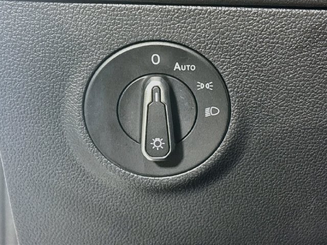 Certified 2025 Volkswagen Taos SE AWD/4WD image 10