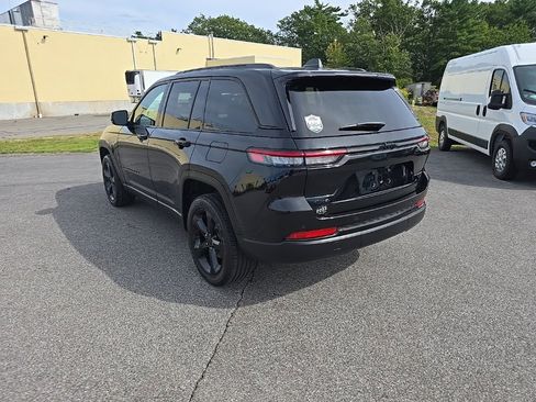 Certified 2025 Jeep Grand Cherokee Altitude image 5