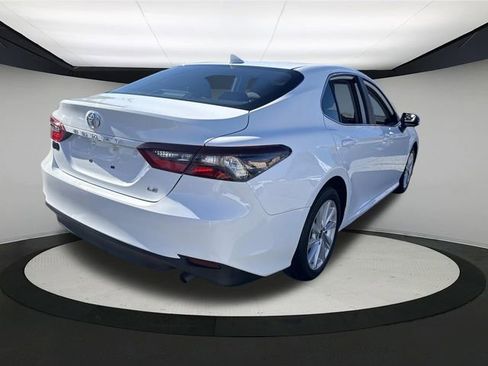 Used 2022 Toyota Camry LE image 7