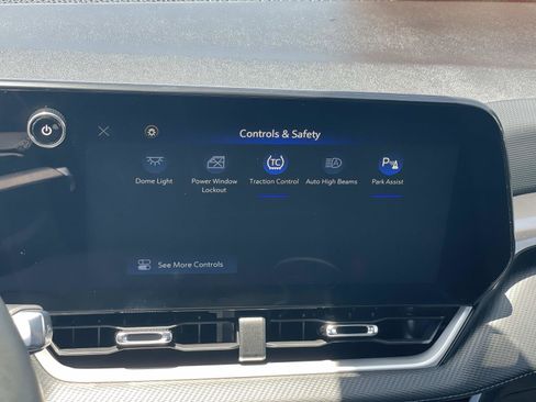 Used 2025 Chevrolet Equinox LT FWD image 16