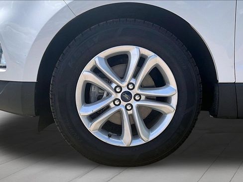 Used 2019 Ford Edge SEL w/ Equipment Group 201A FWD image 9