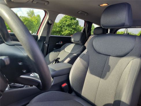 Used 2019 Hyundai Santa Fe SE AWD/4WD image 17