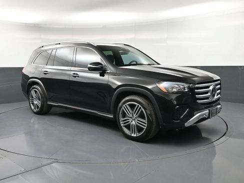 Used 2025 Mercedes-Benz GLS 450 4MATIC image 10
