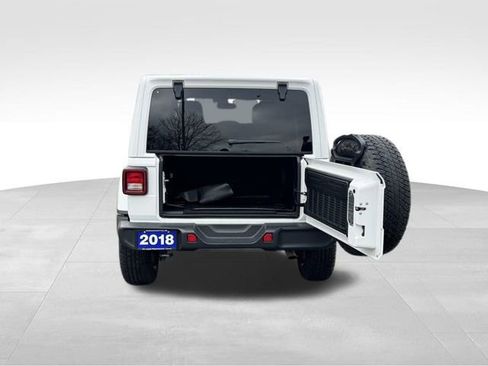 Used 2018 Jeep Wrangler Unlimited Sahara image 31