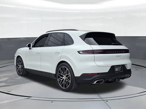 Certified 2025 Porsche Cayenne AWD/4WD image 3