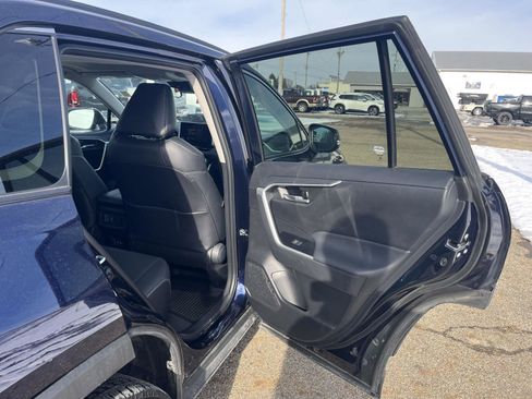 Used 2023 Toyota RAV4 XLE Premium image 27
