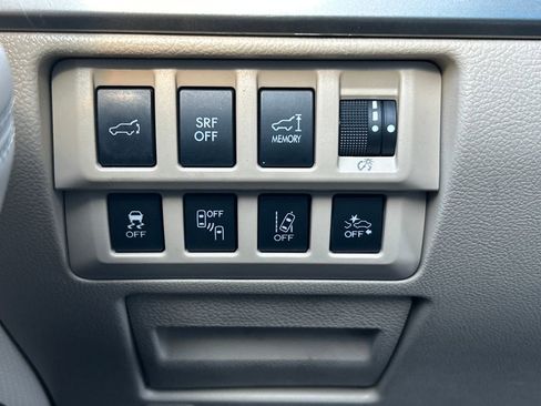 Used 2017 Subaru Outback 2.5i Limited image 12