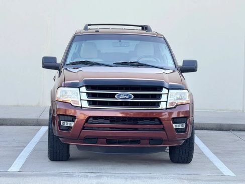 Used 2017 Ford Expedition XLT w/ Equipment Group 202A RWD image 2